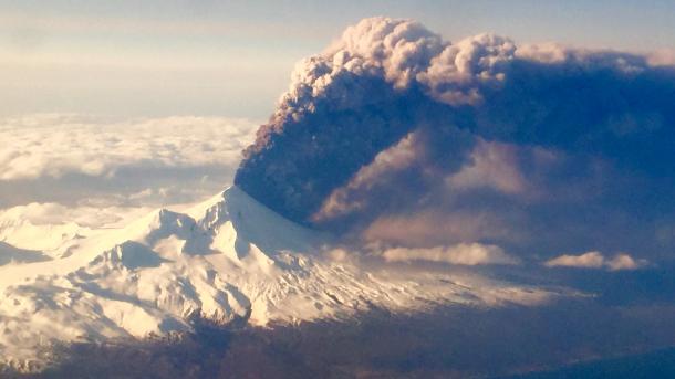 Vulcanul Pavlof din Alaska a erupt