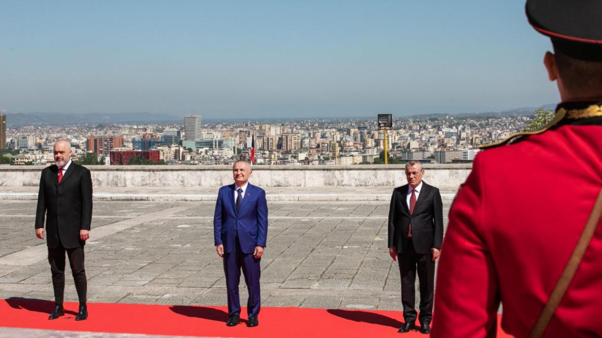 Ilir Meta, Gramoz Ruçi, Edi Rama Arnavutluk Şehitler Günü.jpg
