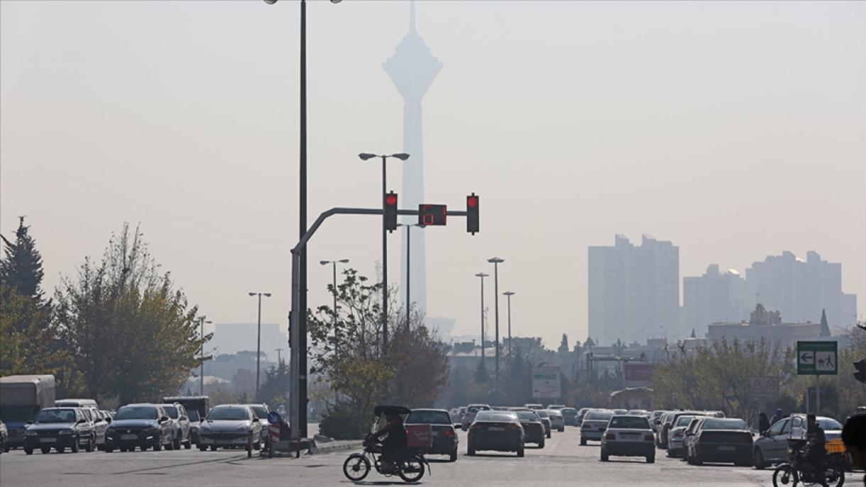 La contaminación del aire pone en alerta roja al sistema educativo en Irán