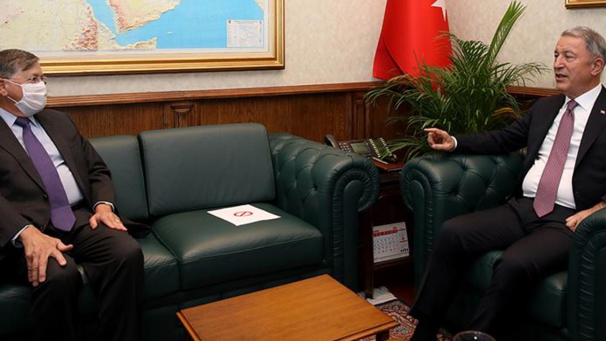 akar amérika bash elchisini qobul qildi
