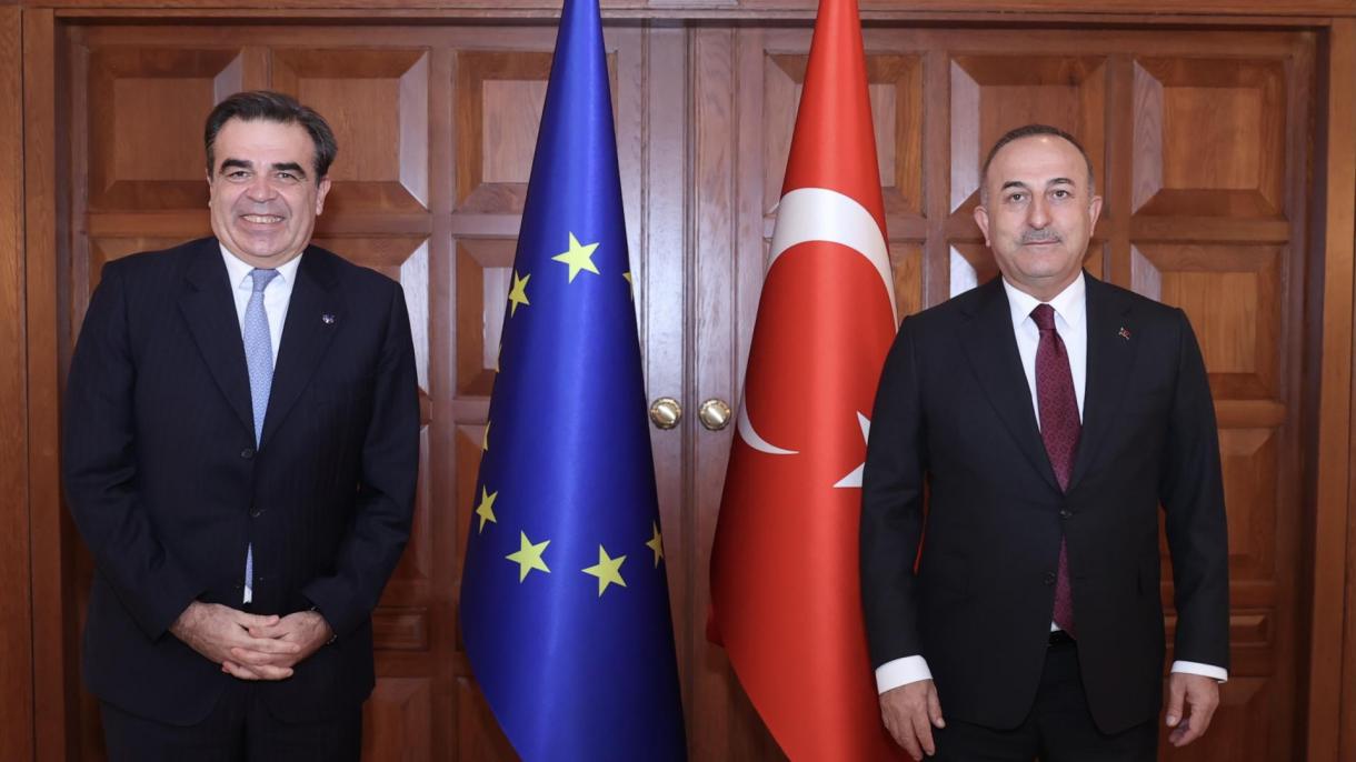 Çavuşoğlu se reunió con el vicepresidente de la Comisión Europea, Schinas