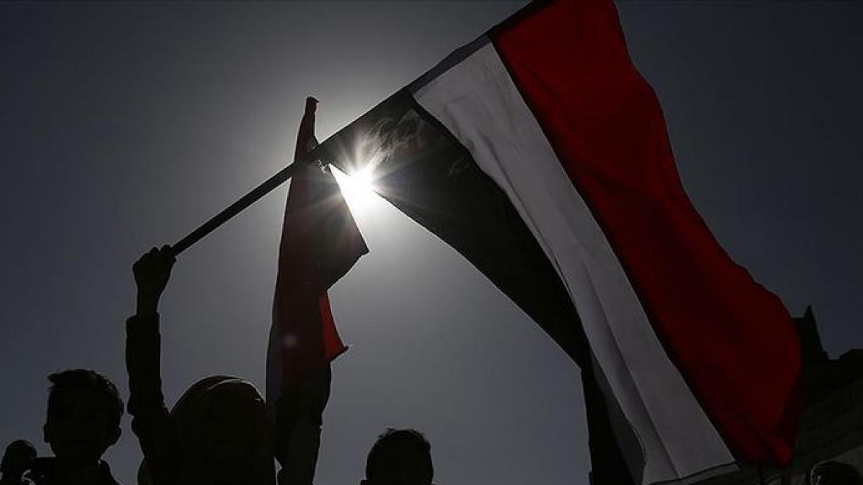 也门示威者闯入政府办公宫殿