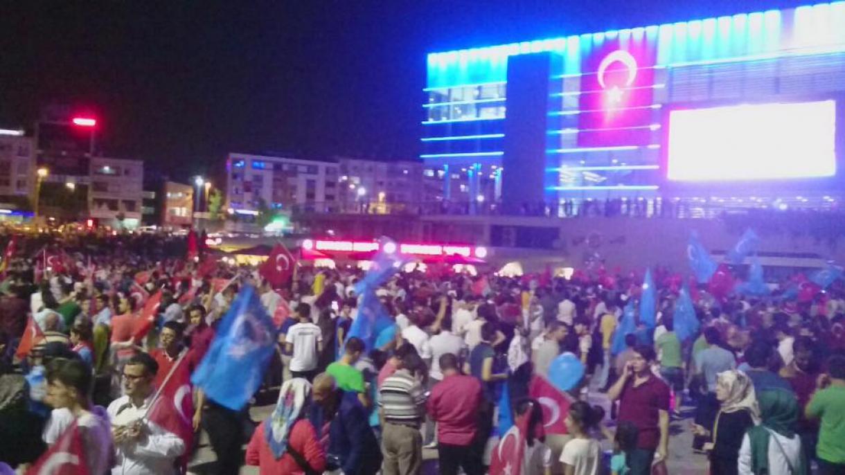 45.484 funcionários públicos suspensos após a tentativa de golpe na Turquia