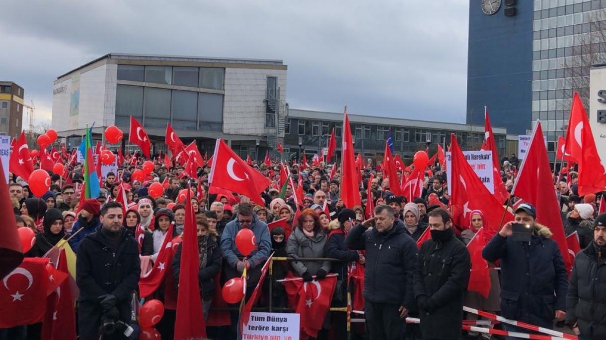 La Unión Demócrata de los Turcos Europeos organiza un mitin contra el terrorismo en Alemania