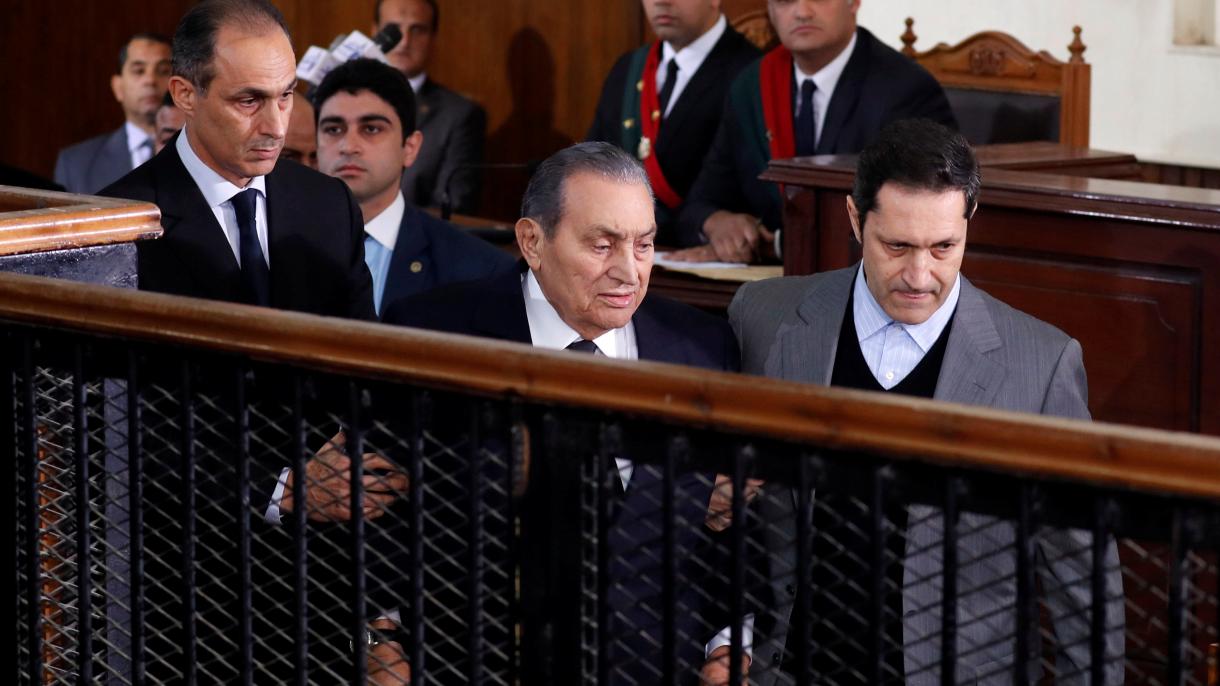 اولین رویارویی حسنی مبارک و محمد مُرسی در دادگاه مصر