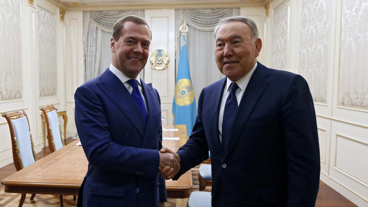 Dmitriy Medvedev Qazaxıstanda rəsmi səfərdədir