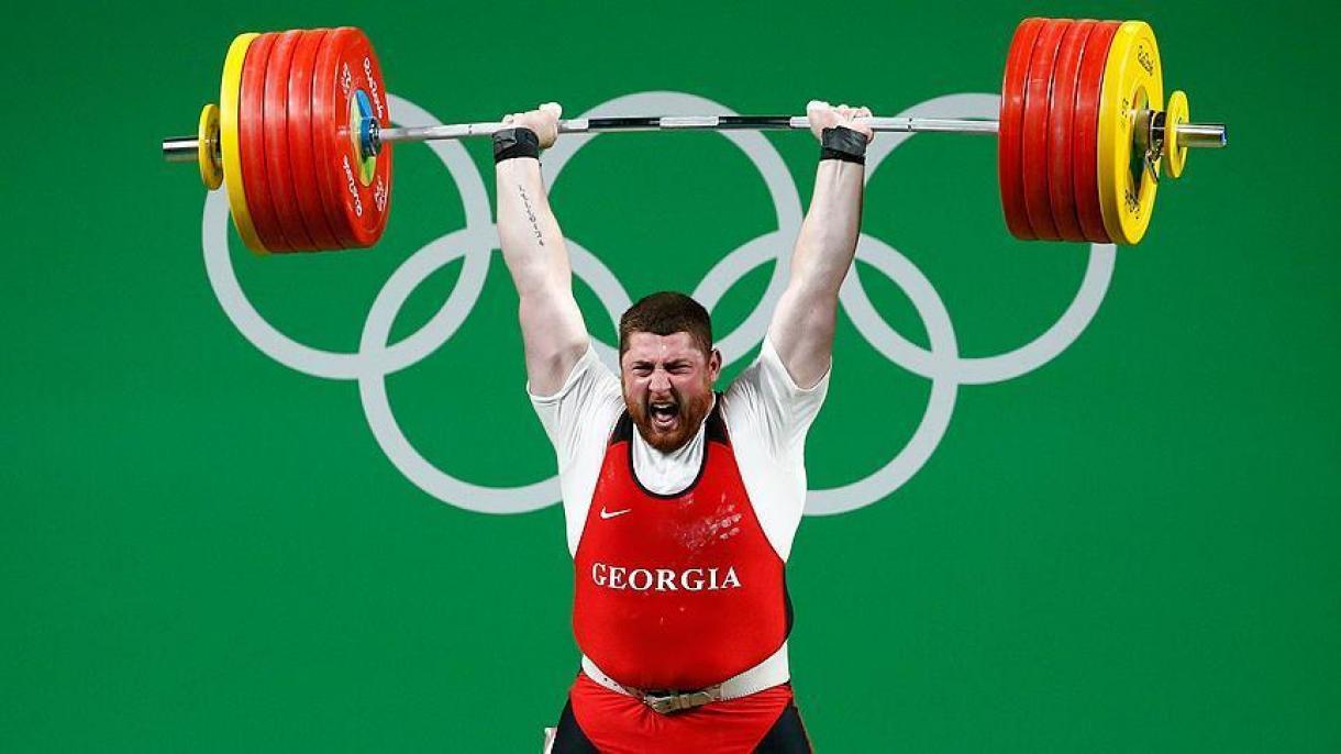 وزنه بردار گرجستانی رکورد جهان و المپیک را شکست و قهرمان ریو شد