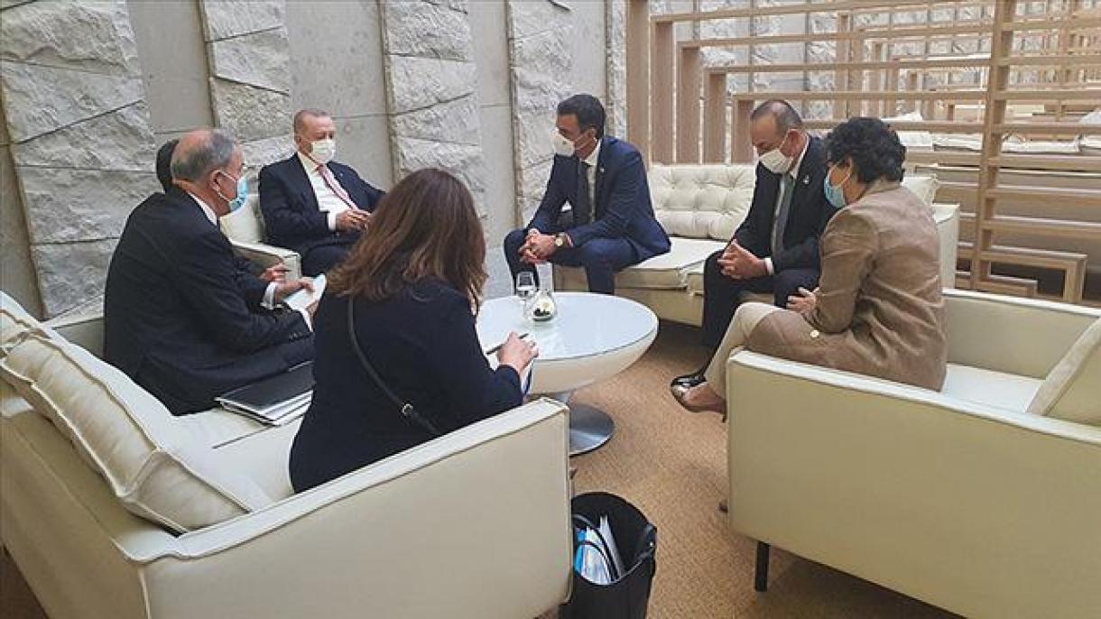 El presidente Erdogan se reunió con el primer ministro español Sánchez en la Cumbre de la OTAN