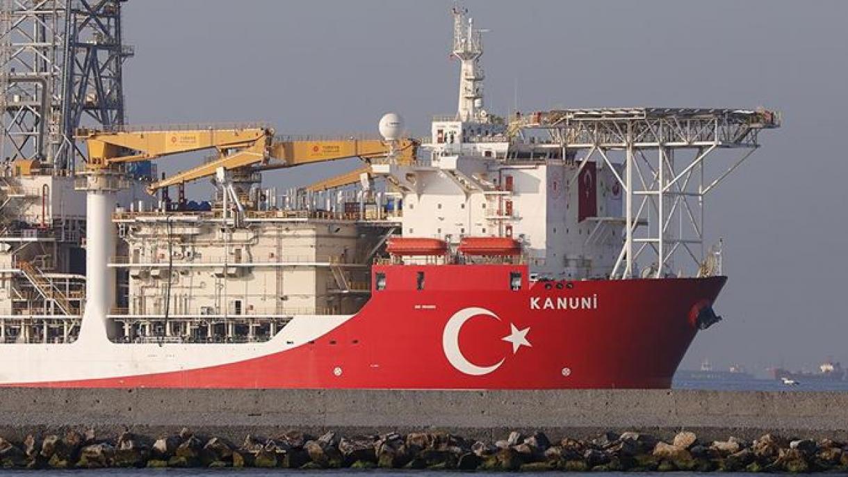 Започна монтажът на кулата на турския сондажен кораб „Кануни“