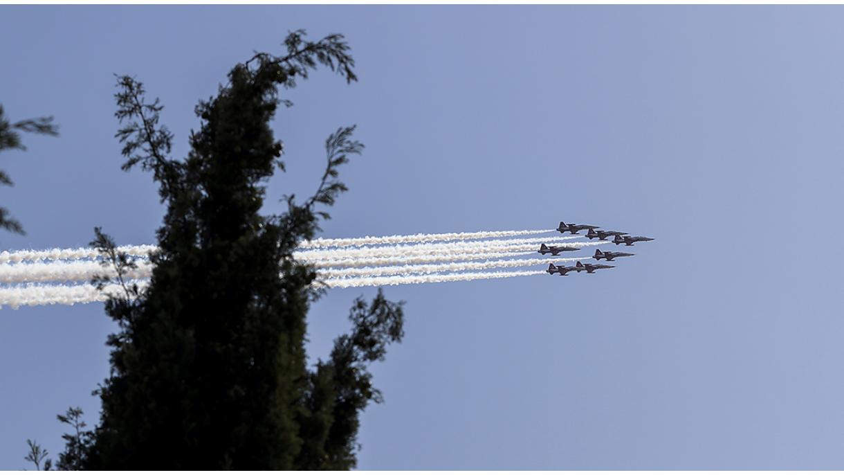 Törökország és Azerbajdzsán repülőgépei a Teknofest előtt köszöntötték Isztambult