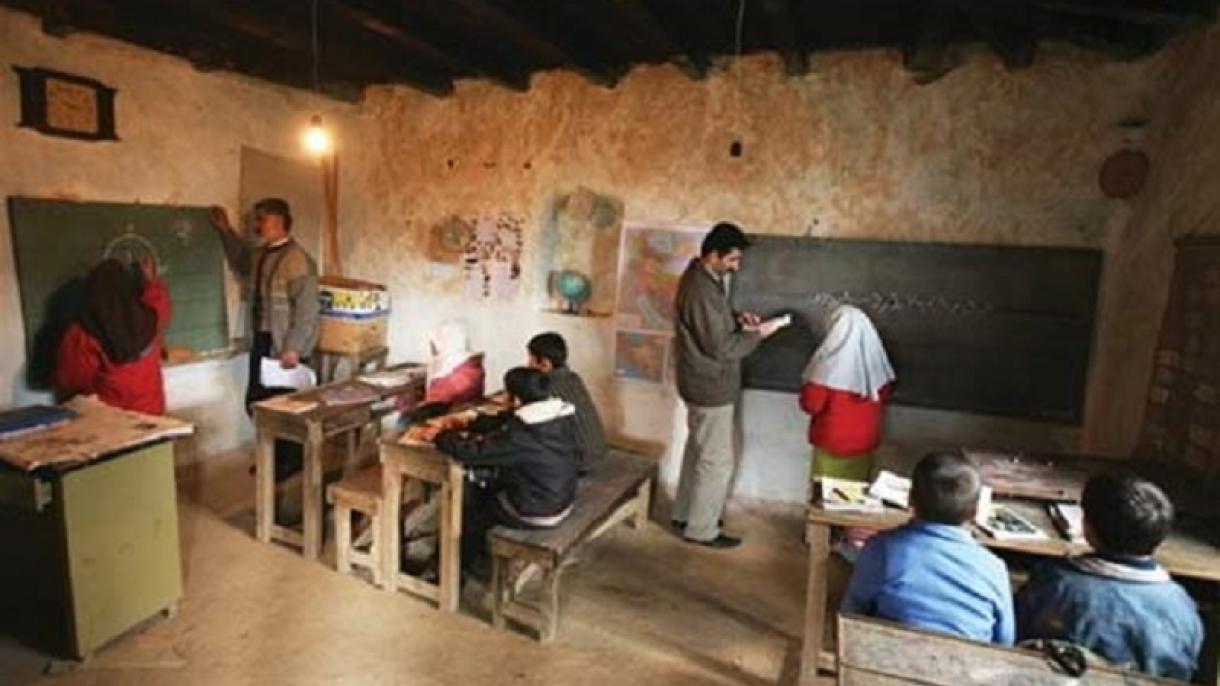 تاخیر در پرداخت حقوق معلمین در ایران