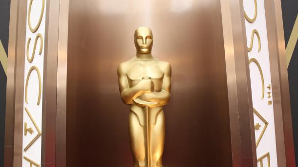 На пораките на социјалните медиуми беше употребена етикетата „#OscarsSoWhite“ (Оскарот е многу бел)