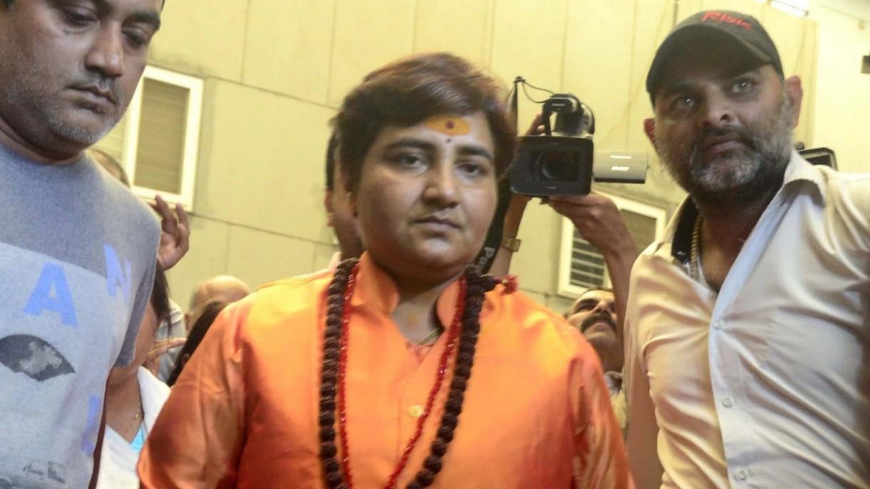 Ahli Parlimen Mengucapkan Pembunuh Ghandi sebagai Patriot, Menyebabkan Kontroversi