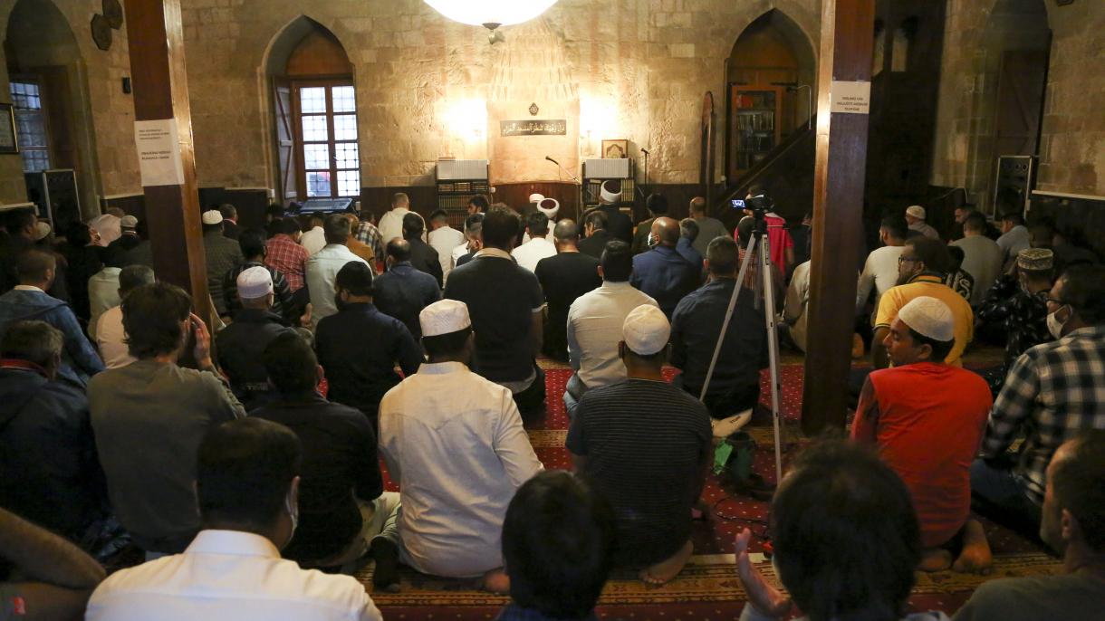 sirbistan bayram namazi1.jpg