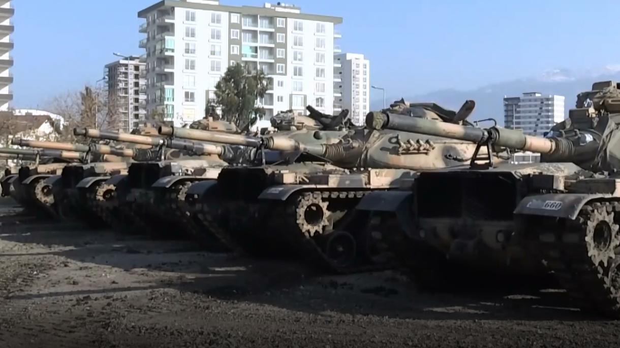 Automjetet ushtarake për përforcimin e njësive turke në kufirin sirian mbërritën në Hatay