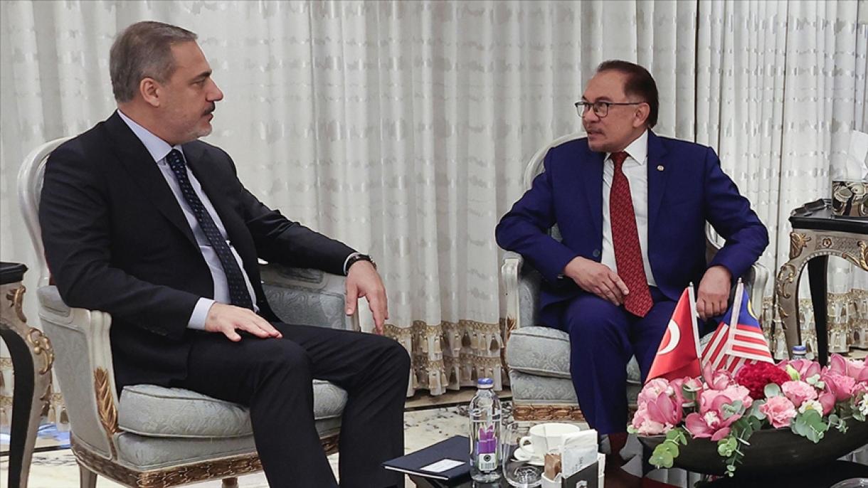 فیدان با نخست وزیر مالزیا دیدار کرد