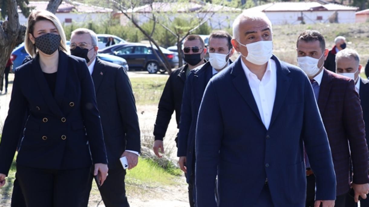 نوری أرسوُی آلبانیادا