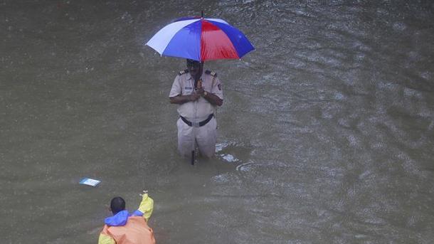 印度强暴雨引起山体滑坡导致16人死亡