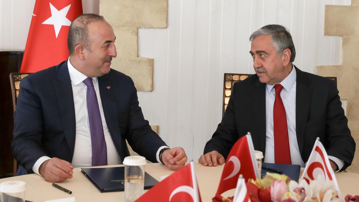 Mövlud Çavuşoğlu və Mustafa Akıncı "Enosis" qərarından danışdılar