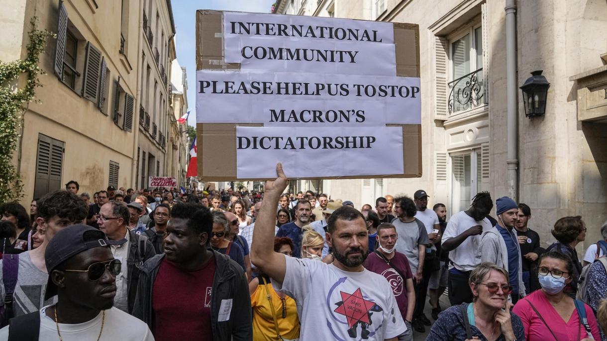 Fransa, kovid-19 aşı karşıtı protesto 02.jpg