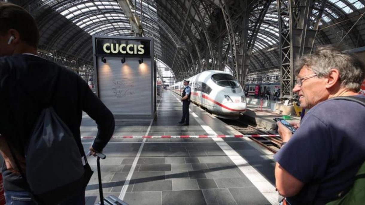 Germaniyädä änise belän balanı poyezd yulına êttelär