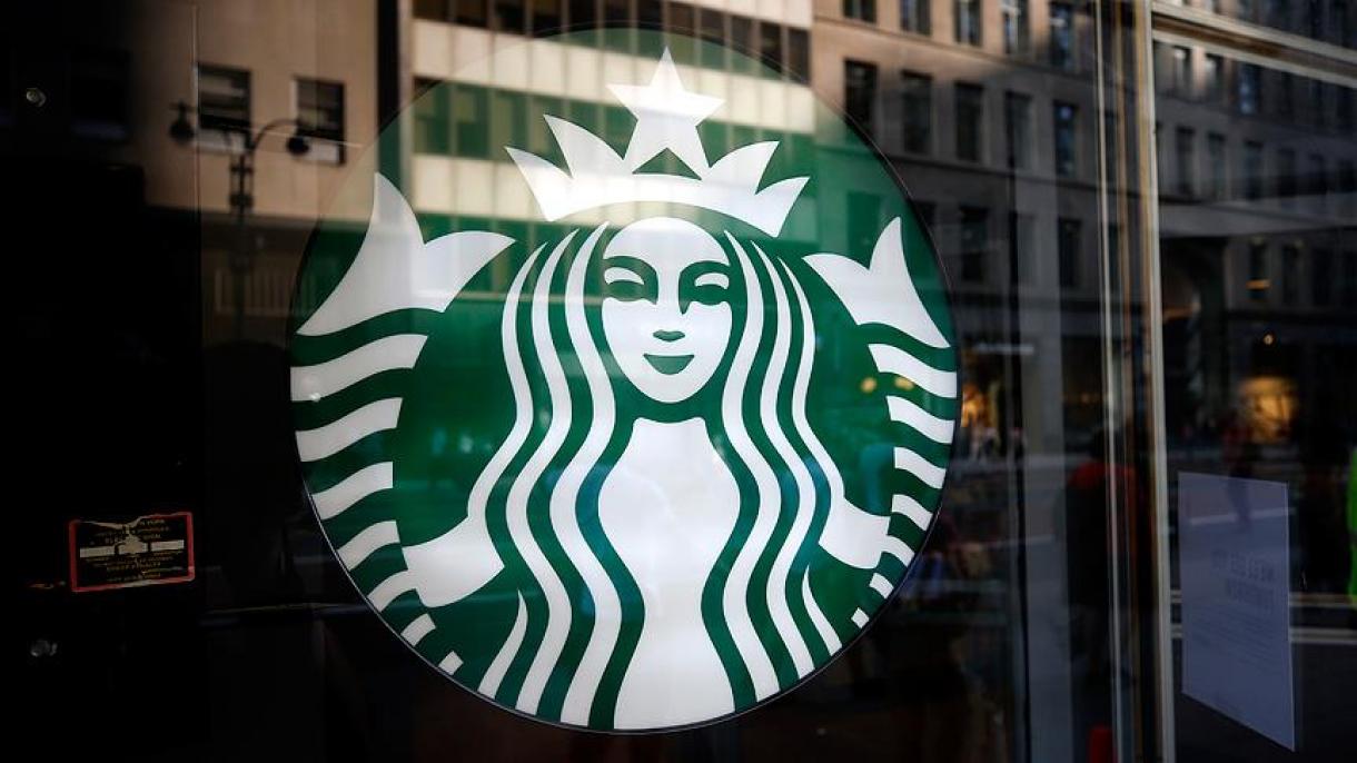 Starbucks planea dejar de eliminar popotes de plástico para el año 2020