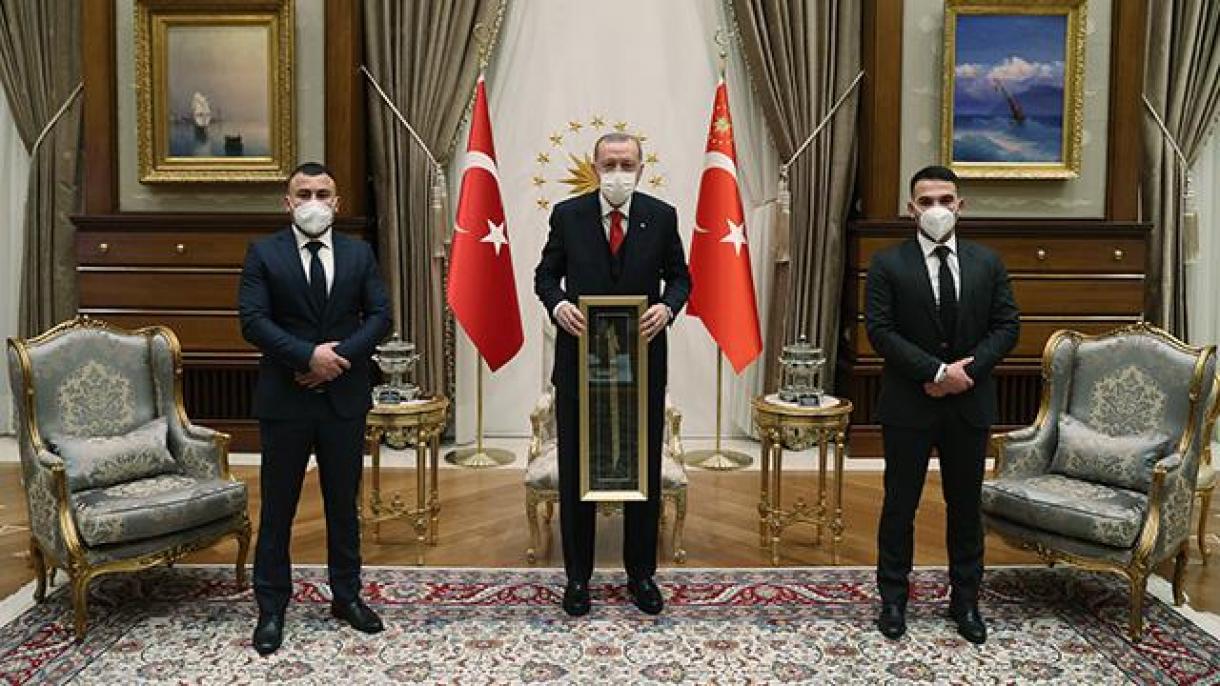 Ердоган се срещна с героите от Виена...