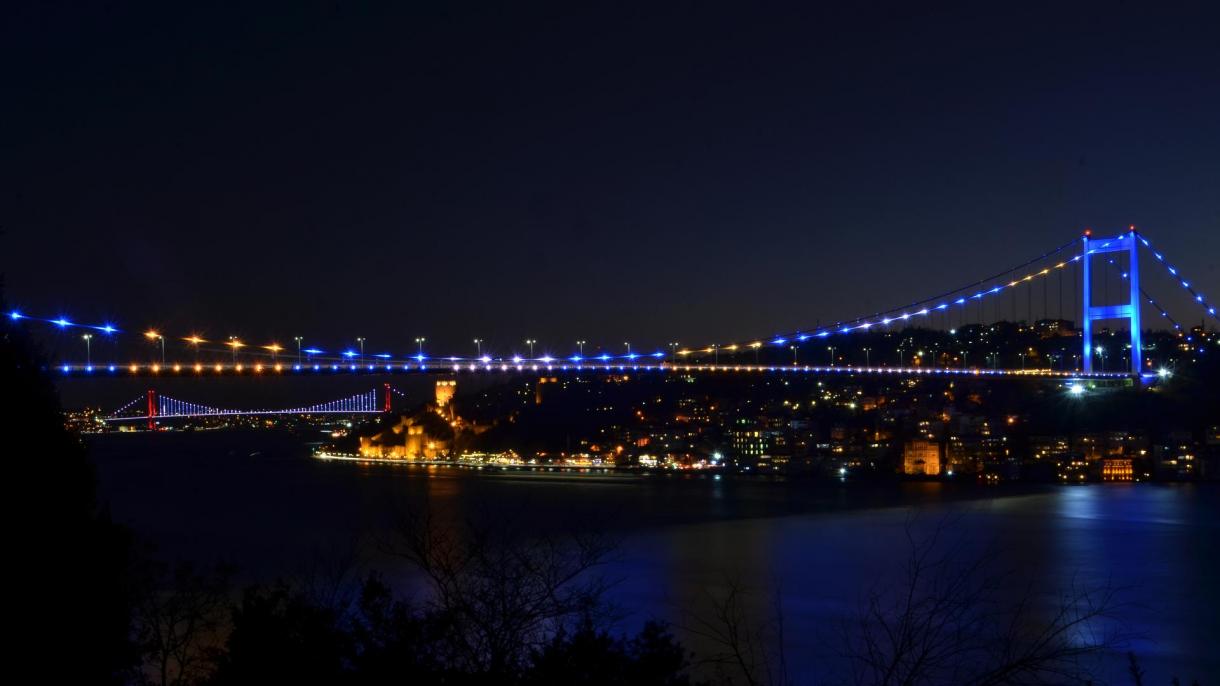 پل های استانبول به رنگ پرچم کوزوو درآمد