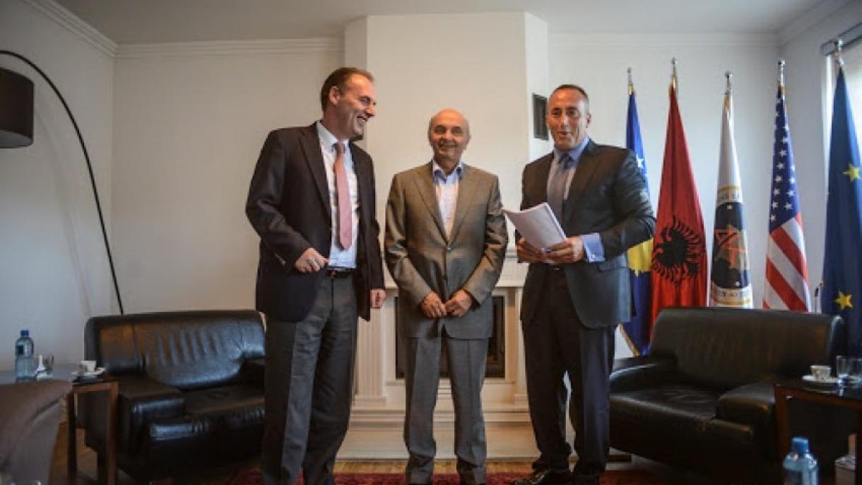Kosova_Fatmir Limaj_Isa Mustafa_Ramush Haradinaj.jpg