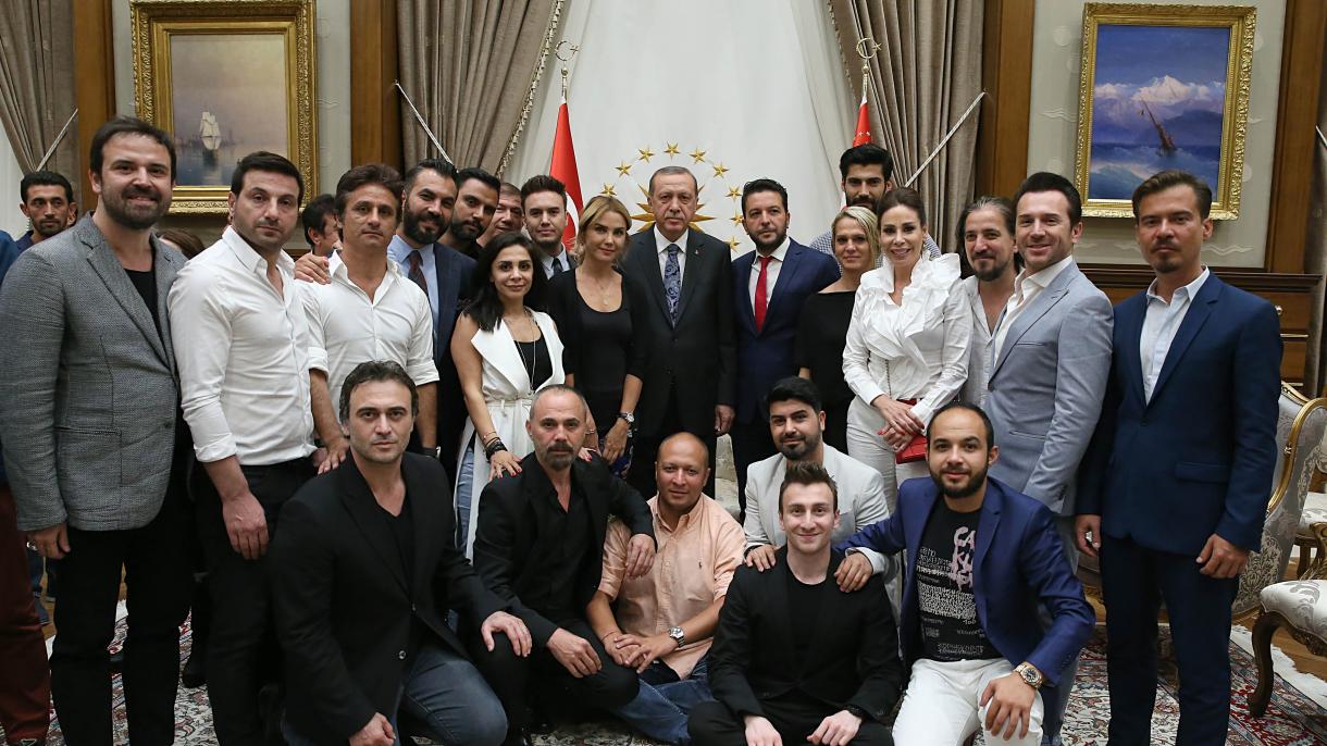 رئیس جمهور ترکیه هنرمندان را به حضور پذیرفت