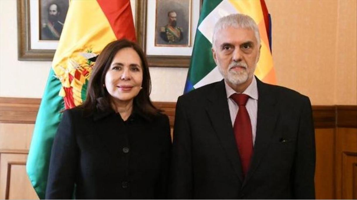 Gobierno interino de Bolivia y México logran acercamiento luego de impase diplomático