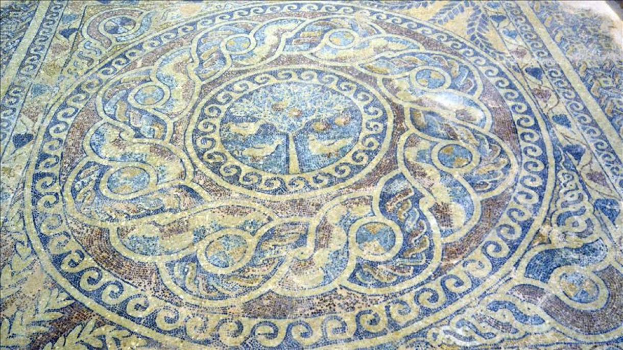 نمایش لوح موزائیک 1800 ساله در موزه آماسیا