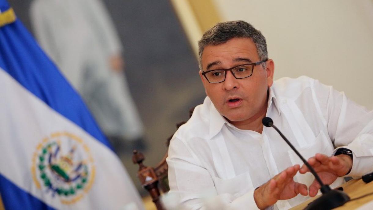 Expresidente de El Salvador es investigado por pago de sobornos a congresistas