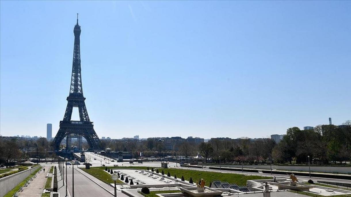 France : deux femmes musulmanes poignardées près de la Tour Eiffel