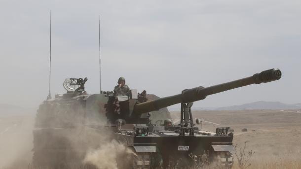 L'unité d'artillerie turque détruit une rampe de missile de Daesh tournée vers la Turquie