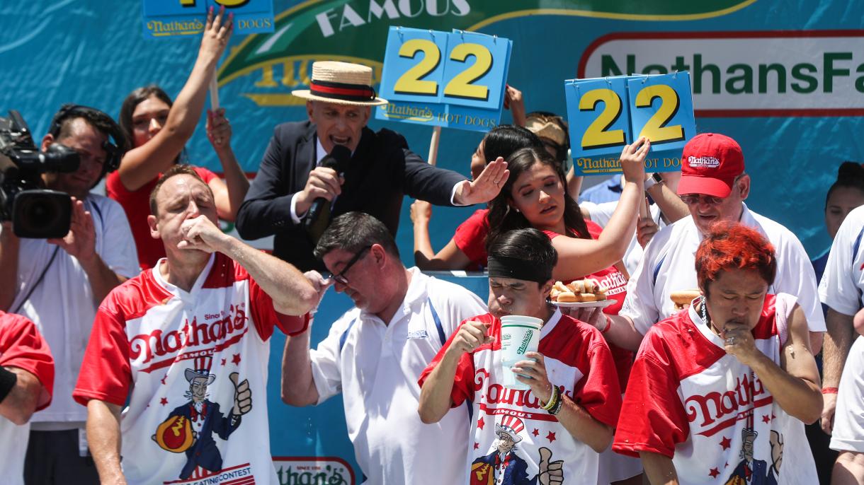Amerikanac pojeo 71 hot-dog za deset minuta