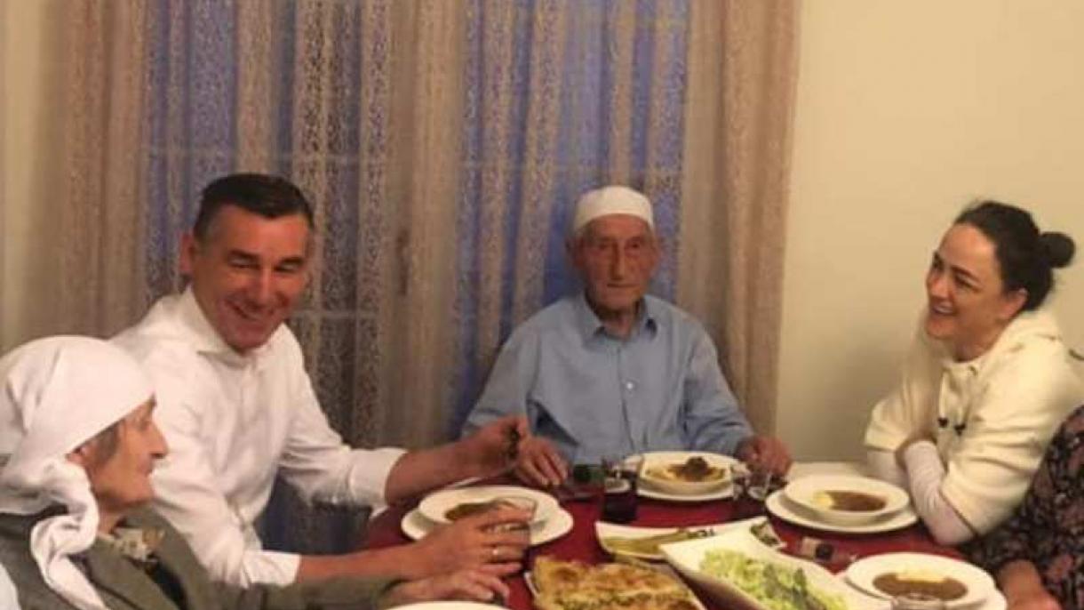 Kadri Veseli me leje nga Haga, viziton familjen e tij