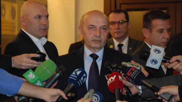 Qeveria e Kosovës riformatohet pas demarkacionit me Malin e Zi