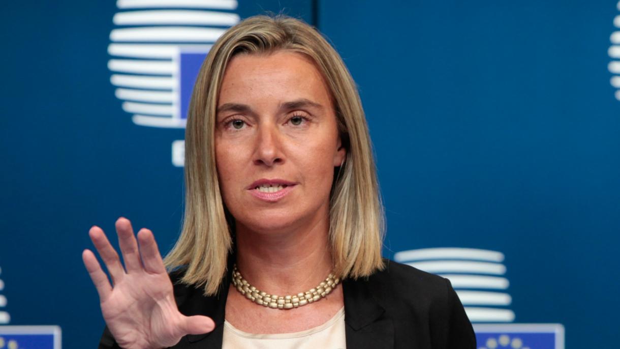 Mogherini përshëndet shembjen e murit në Mitrovicë