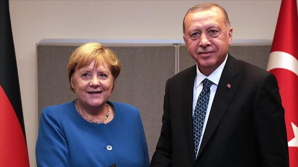 Erdogan e Merkel avaliam os avanços no nordeste da Síria