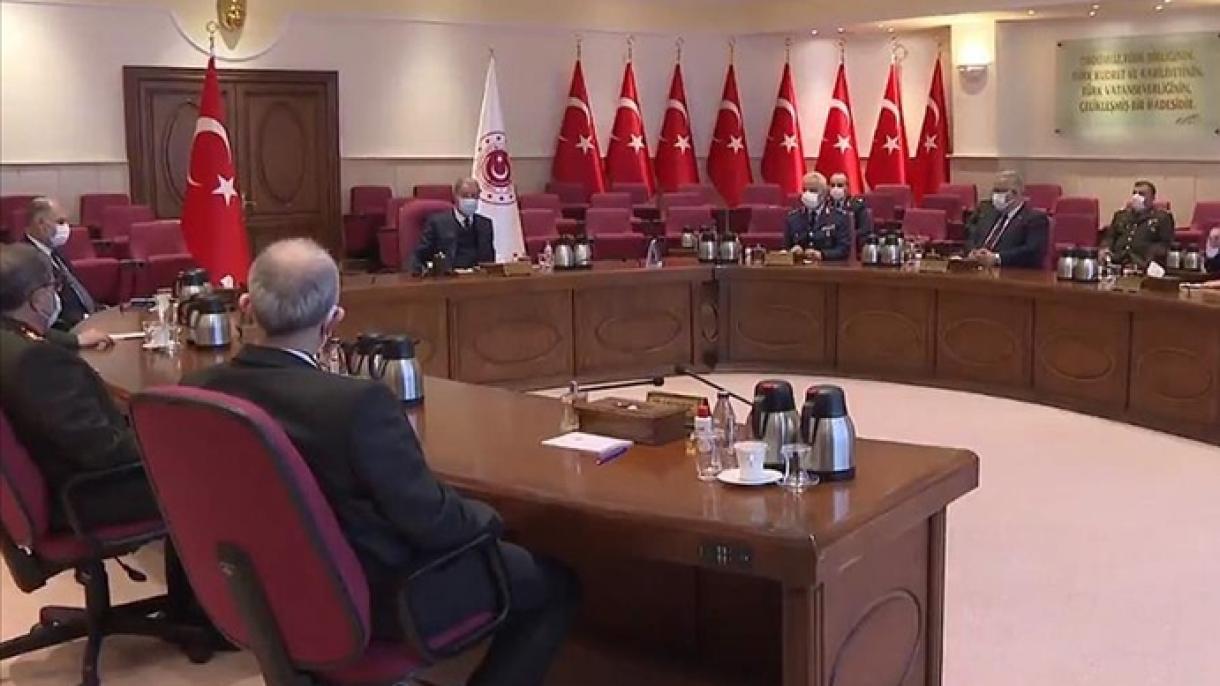 وزیر دفاع ترکیه به مناسبت روز طب با پرسنل بهداشتی گردهم آمد