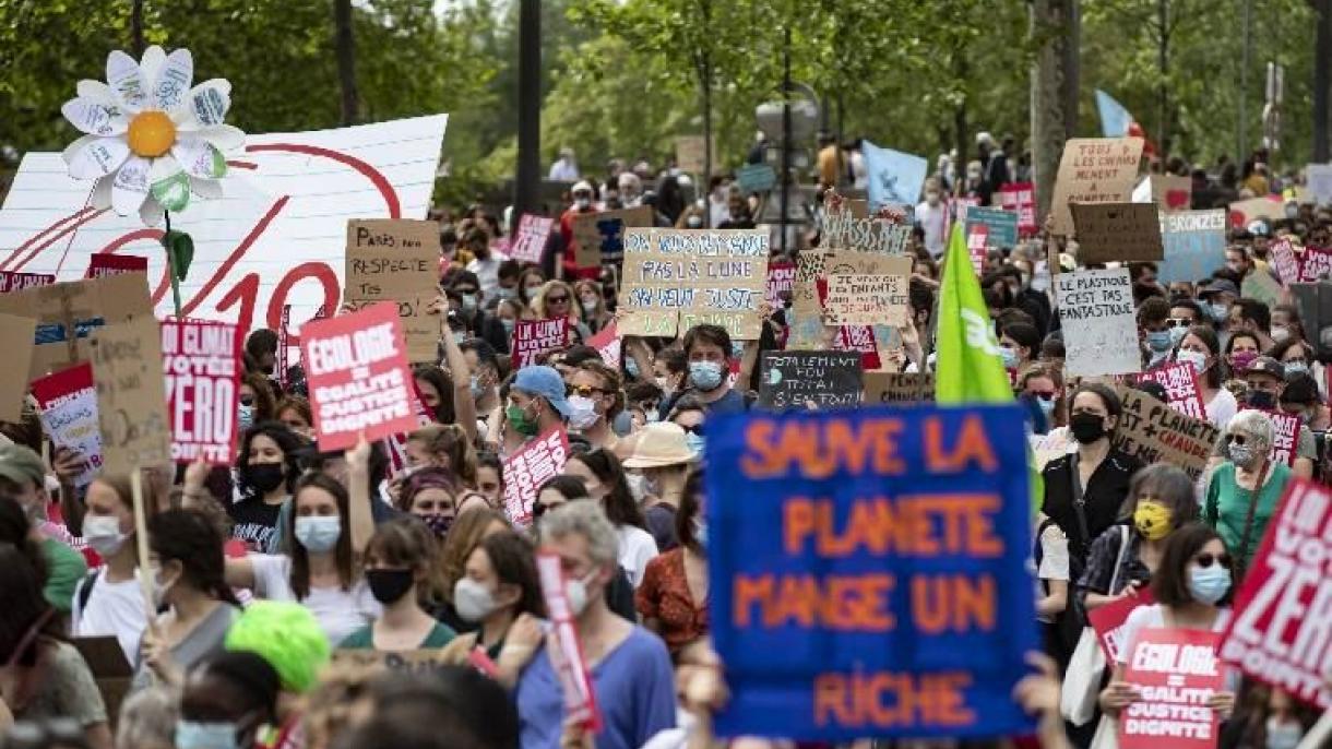 Францияда экологдор өкмөттүн климаттык саясатына каршылык көрсөтүштү