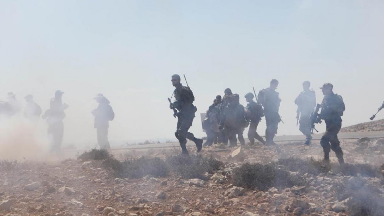 Soldados israelíes y colonos judíos atacan a los palestinos en Cisjordania ocupada