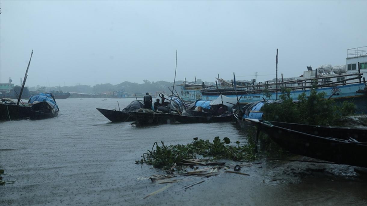 بنگلہ دیش: سترنگ ٹراپیکل طوفان کے نتیجے میں 13 افراد ہلاک