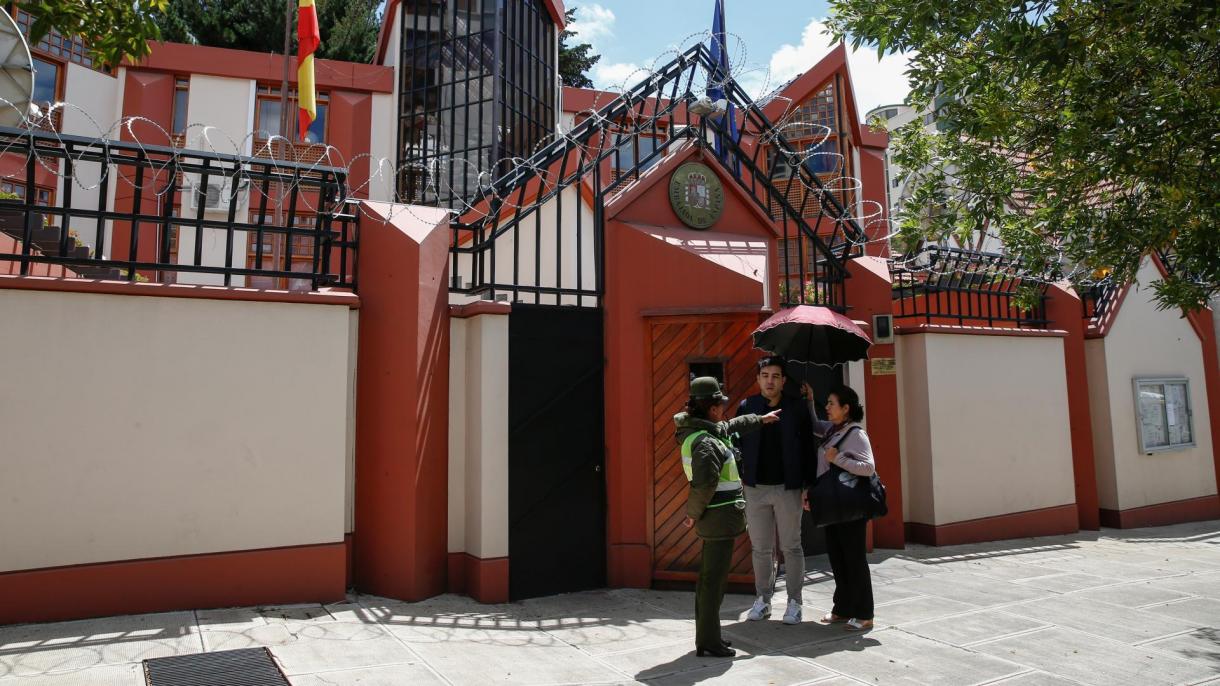 Espanha responde a La Paz e expulsa três diplomatas bolivianos