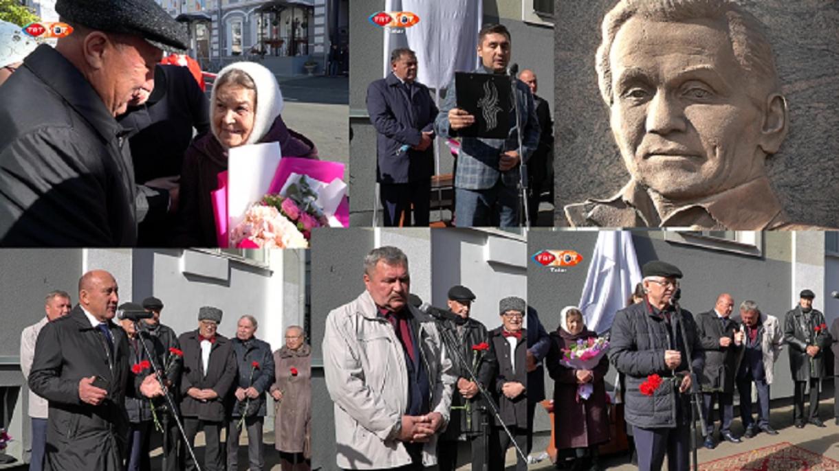 “Biredä tatar xalıq şağıyre Fänis Yarullin yäşäde”