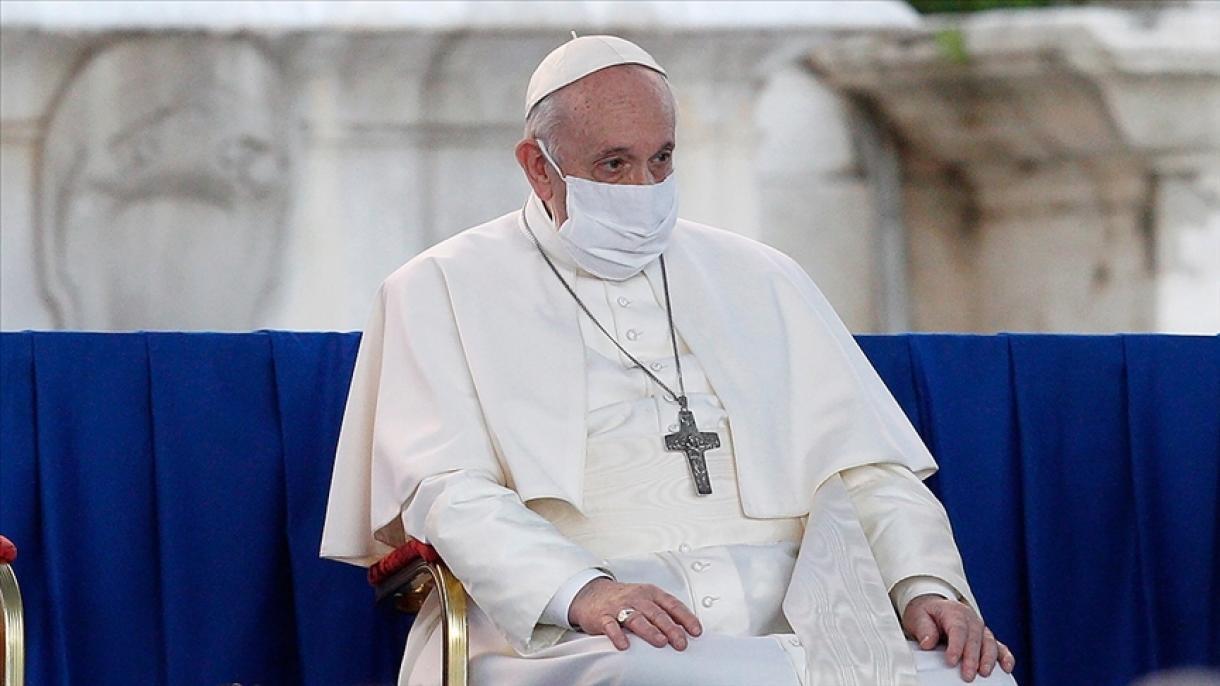 A Papa Francesco e' stata inviata una  busta che  conteneva tre proiettili