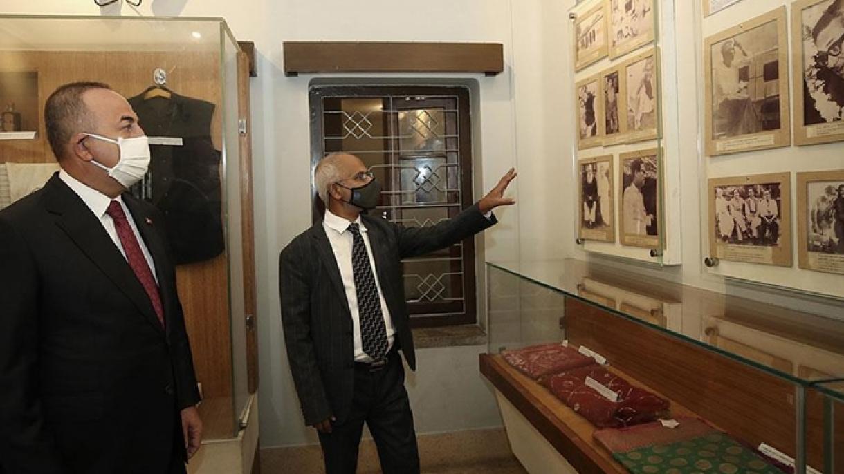 بازدید چاووش اوغلو از موزه بانگاباندو در بنگلادش