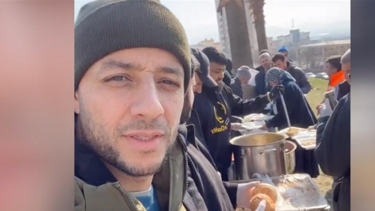 El cantante sueco Maher Zain distribuyó comida en Kahramanmaraş