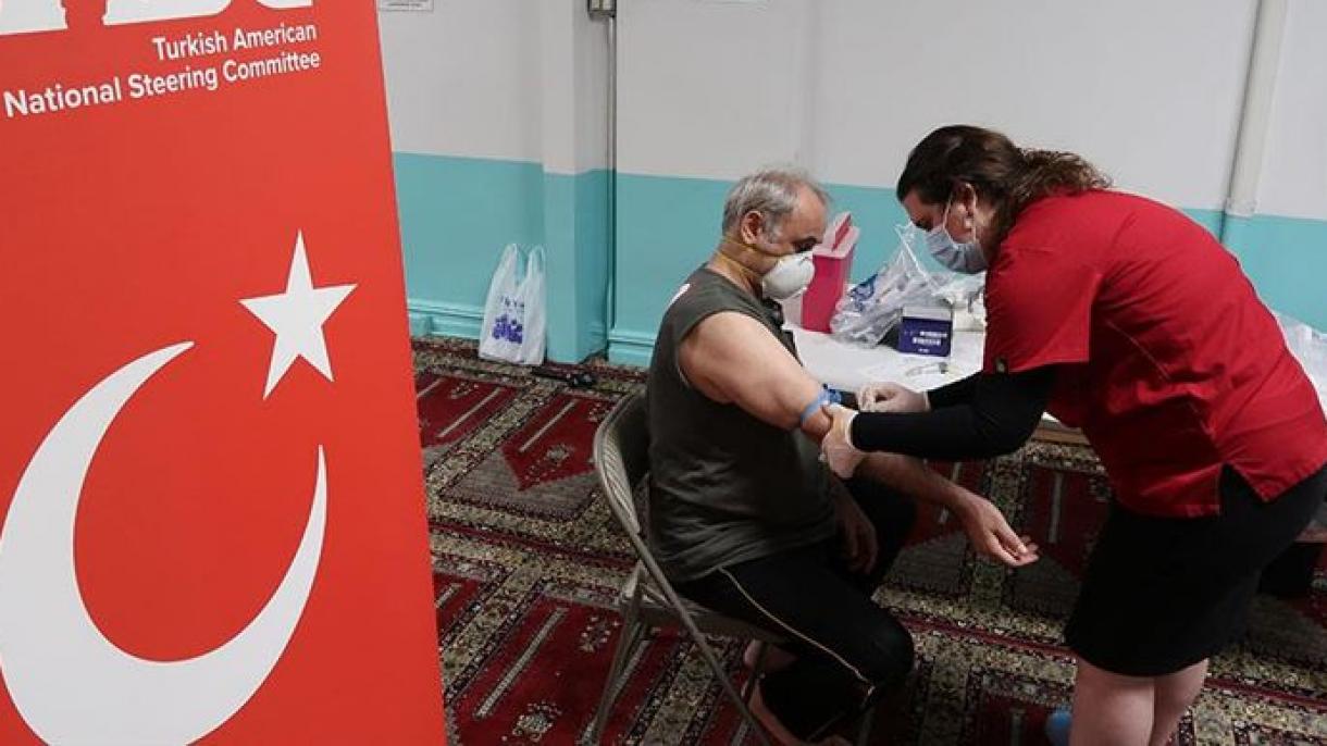 纽约土耳其清真寺对土耳其公民进行新冠病毒抗体检测